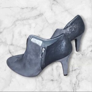 dexflex comfort Gray Heeled Boots with Side Zipper and Pointed Toe